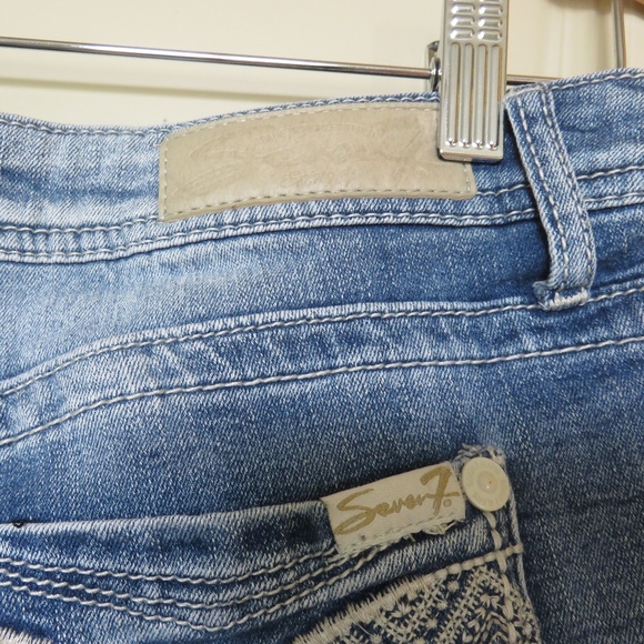 SOLD Seven7 Denim Frayed Shorts Size 8 EUC - Picture 3 of 4